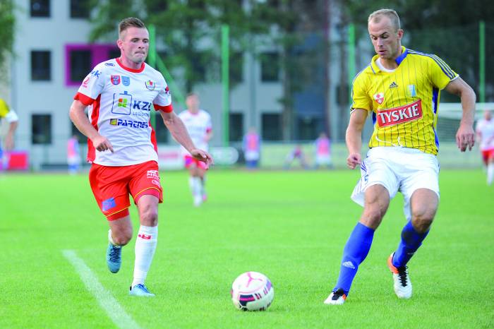 Marcin Wodecki (z lewej) zdobył gola kontaktowego. Fot. fotoMiD 