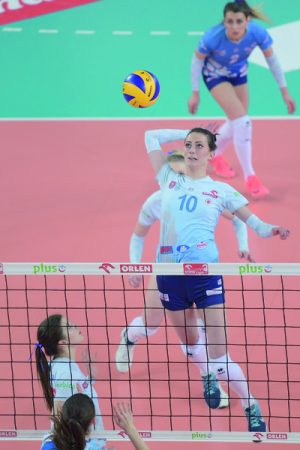 Kasia Połeć zdobyła z „Atomówkami” 14 punktów. Jak na środkową sporo Fot. fotoMiD