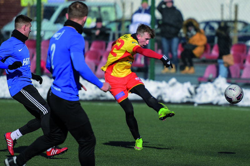 LEGIONOWO,  25.02.2017 MECZ SPARINGOWY PILKA NOZNA: KS LEGIONOVIA LEGIONOWO - MKS SWIT NOWY DWOR MAZOWIECKI  NZ  WOJCIECH KALINOWSKI STRZELA GOLA  FOT. DOMINIK BUZE/FOTOPYK