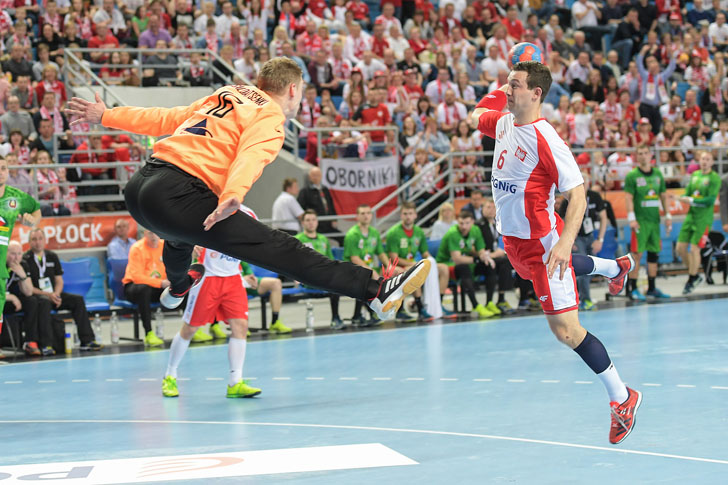 PLOCK, 07.05.2017MECZ KWALIFIKACYJNY DO FINALOW ME 2018 PILKA RECZNA MEZCZYZN: POLSKA - BIALORUS --- QUALIFICATIONS TO 2018 EUROPEAN MEN'S HANDBALL CHAMPIONSHIP MATCH: POLAND - BELARUSNZ WIACZESLAW SOLDATENKO PRZEMYSLAW KRAJEWSKIFOT. DOMINIK BUZE/FOTOPYK